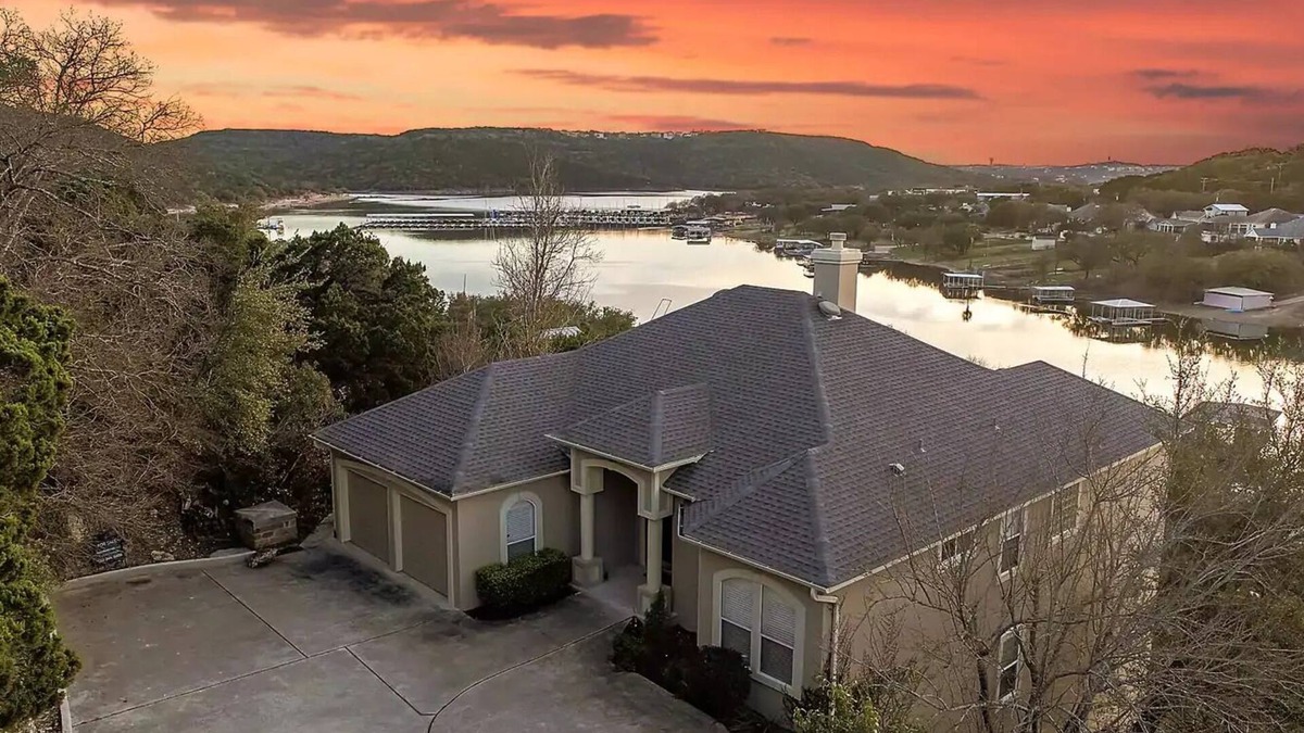 Leander House | Lake Travis home with beautiful sunsets