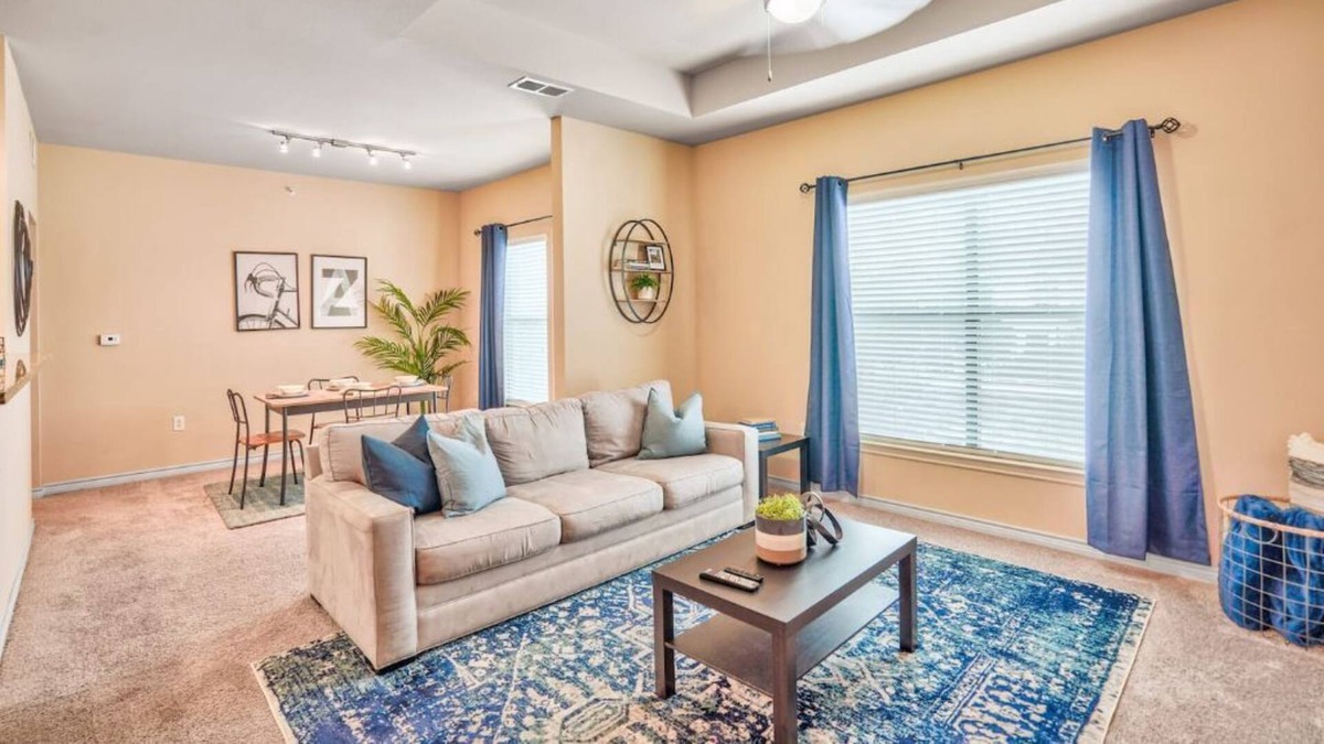 Spanish Oaks Apartment | ⭑LAKE TRAVIS- SUITE DREAMS⭑ (NEW LISTING!!)