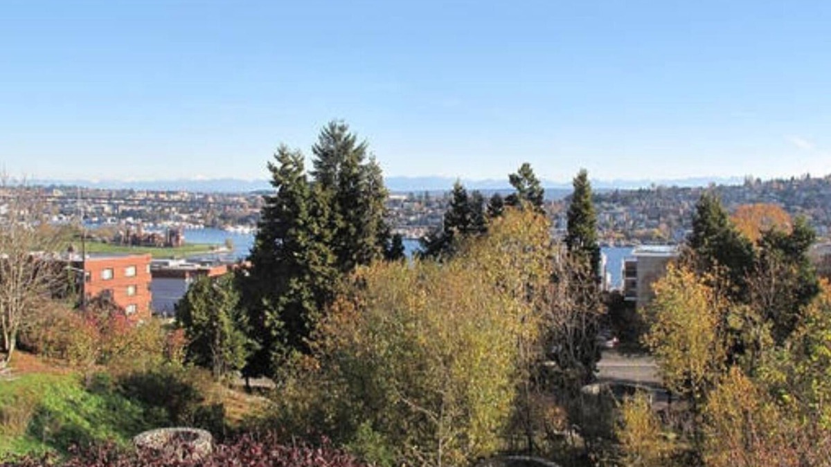 East Queen Anne House | Lake Union Views, 5 Min Drive To Seattle. Fully furnished long term rental.