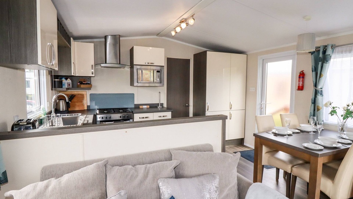 Par Cottage | Lake View 10