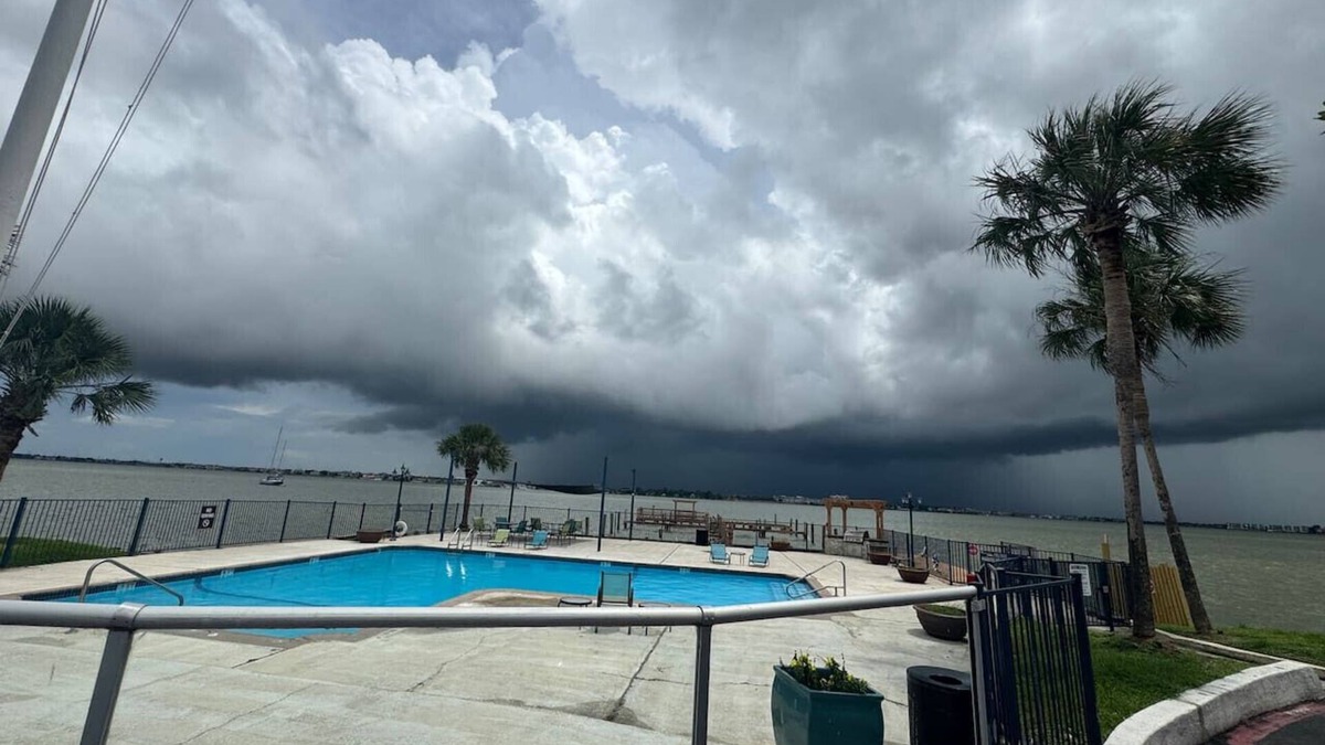 El Lago Apartment | Lake view 1Bed Apt | Pool | Nasa & Kemah Boardwalk