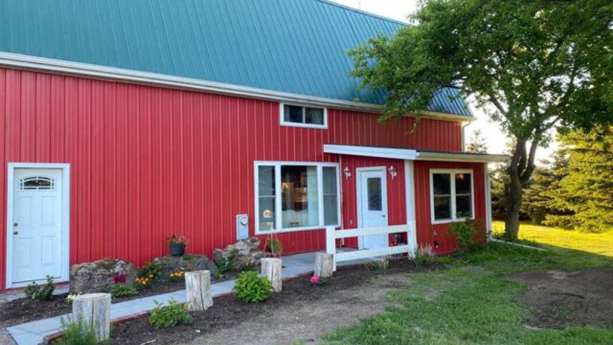 Fancher House | Lake View 3 Bedroom Barn