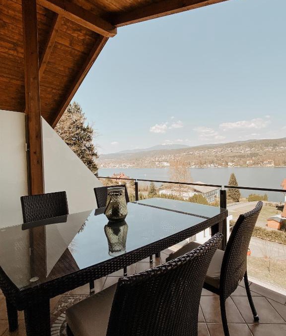 Augsdorf Apartment | Lake View Apartment Seecorso