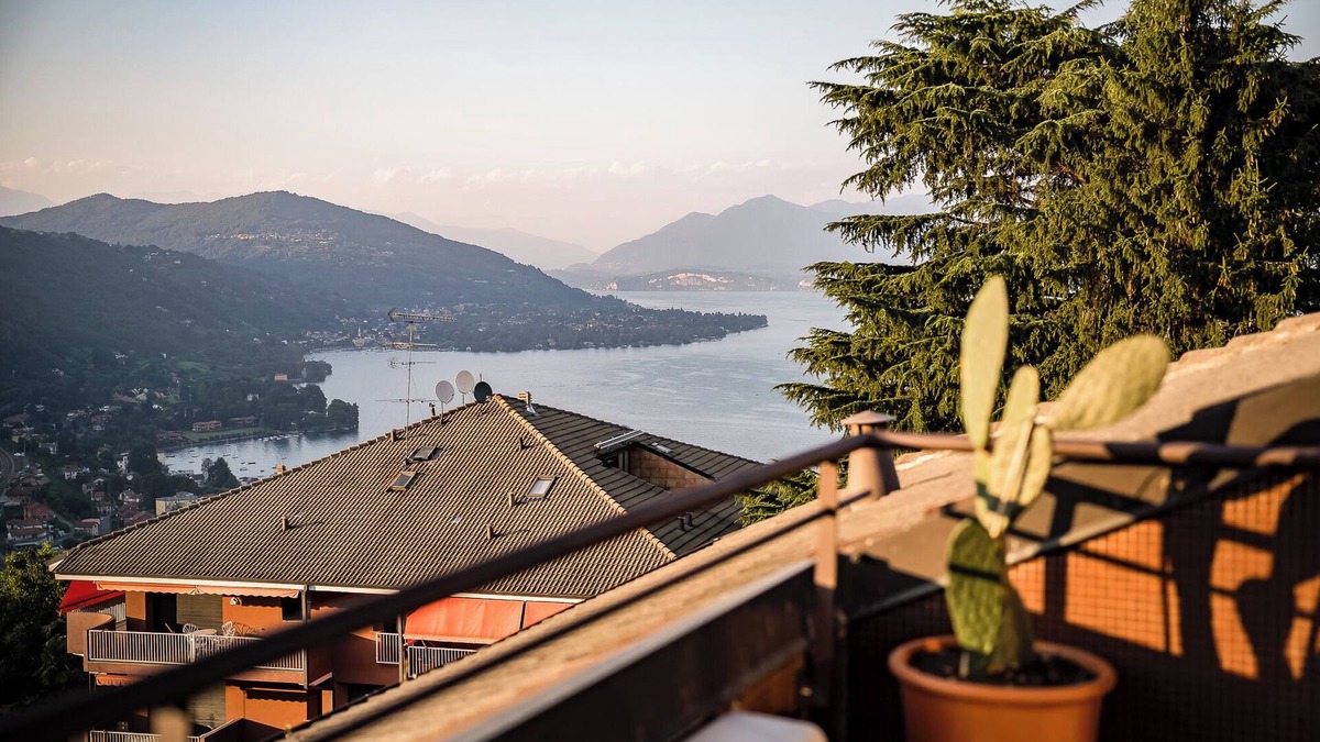 Dagnente Apartment | Lake view attic