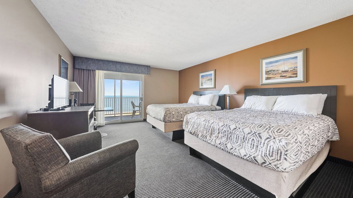 Put-in-Bay Hotel | Lake View Balcony - 2 Queen Room (Sleeps 4)
