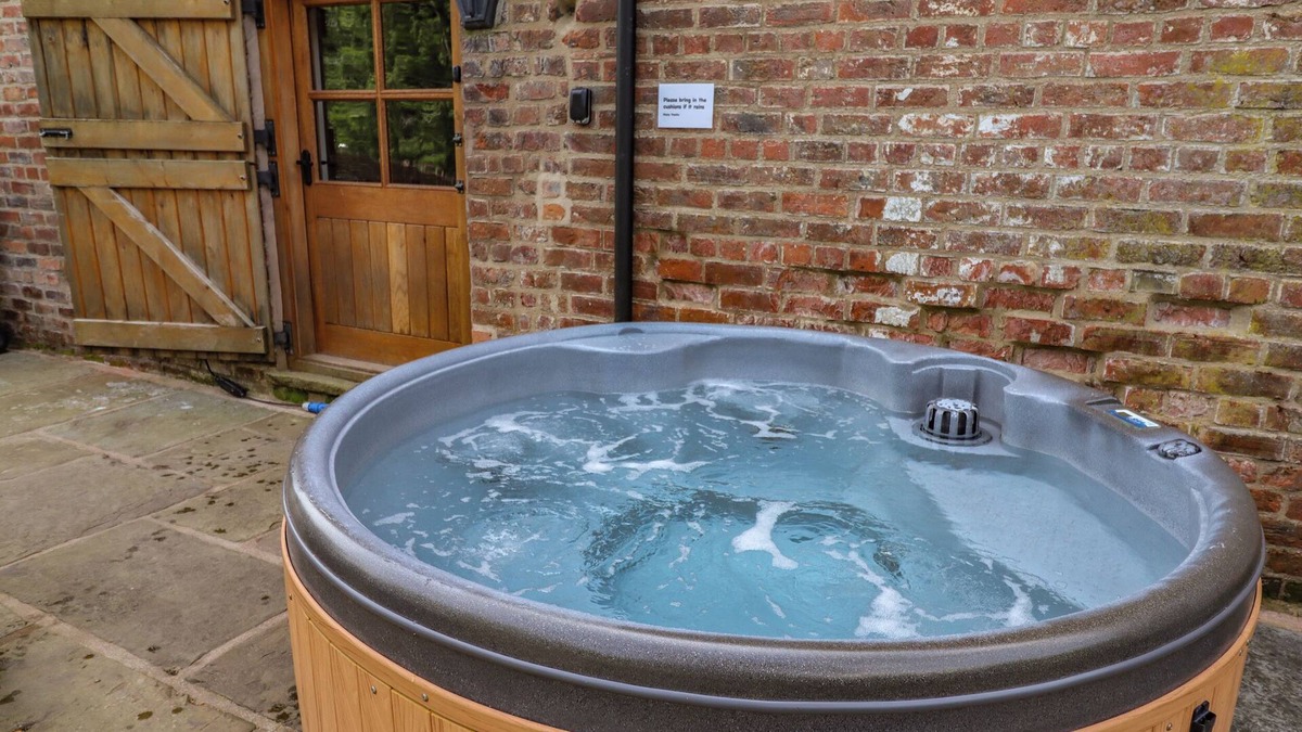 Macclesfield Cottage | Lake View Barn