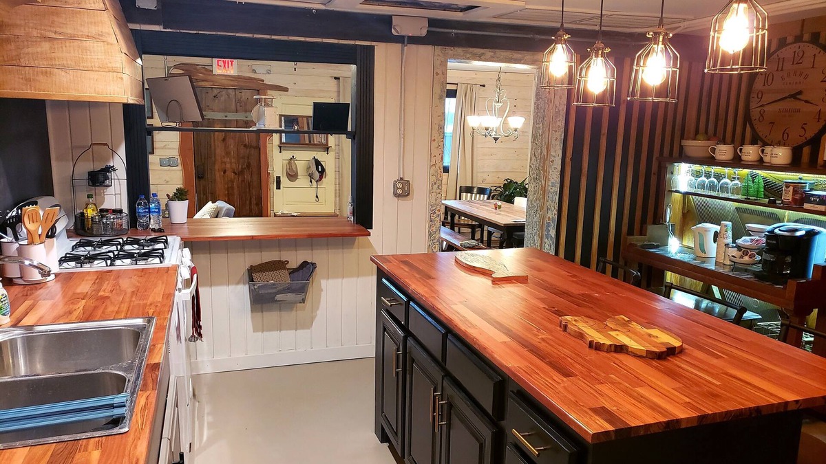 Guntersville Cottage | Lake view, close to shopping, hiking, restaurants.