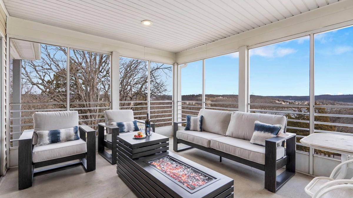 Kimberling City Condo | Lake View Condo-Firepit Table-Table Rock Access-Free Attraction Tickets-Outdoor Pool