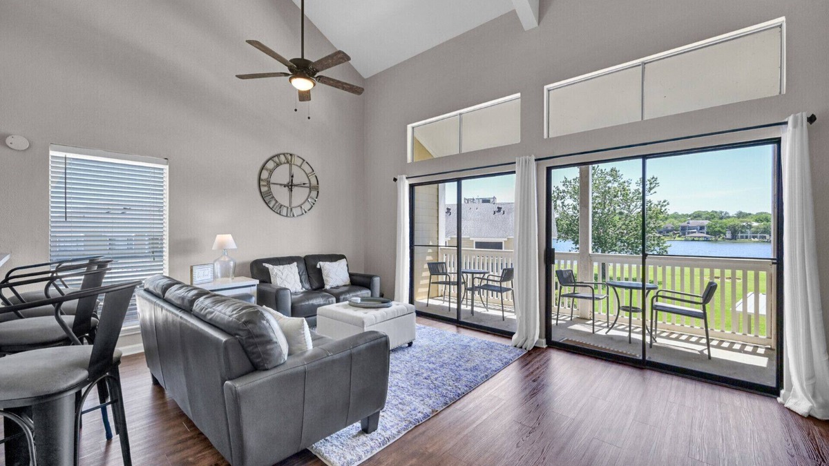 April Sound Condo | Lake-View Condo with Balcony, Pool, Lake Access, and Fully Equipped Kitchen—Perfect Getaway Spot!