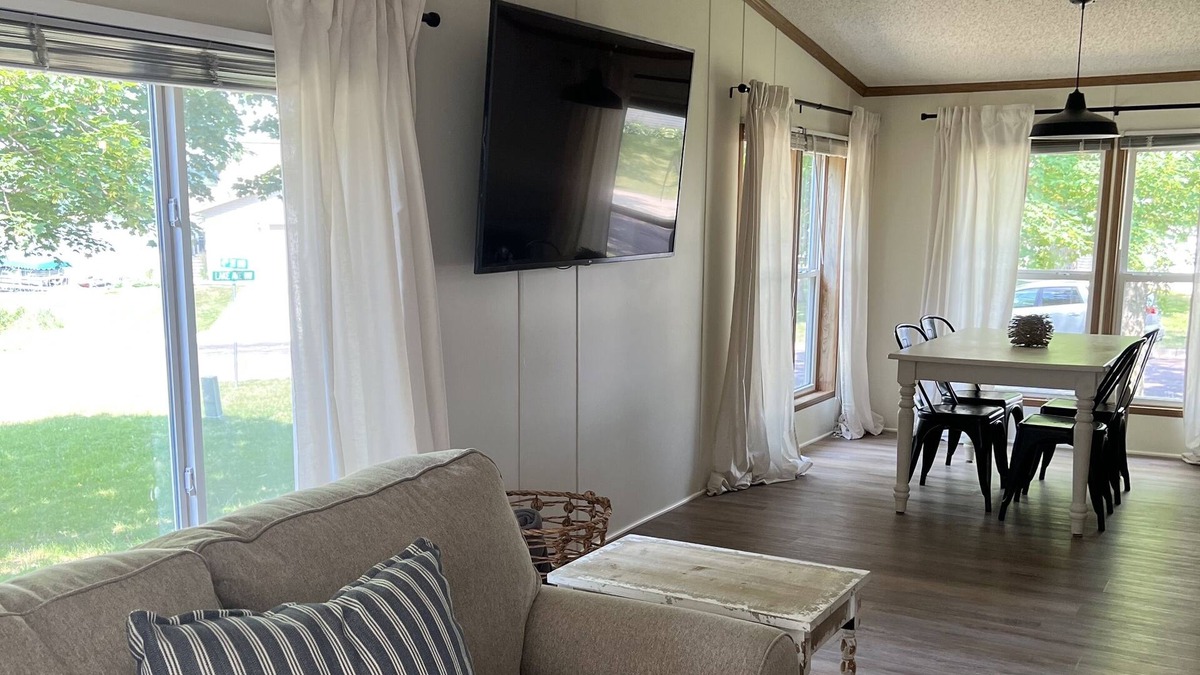 Elysian House | Lake View Cottage in Elysian with Lake Francis Views - 20% Weekly Discount