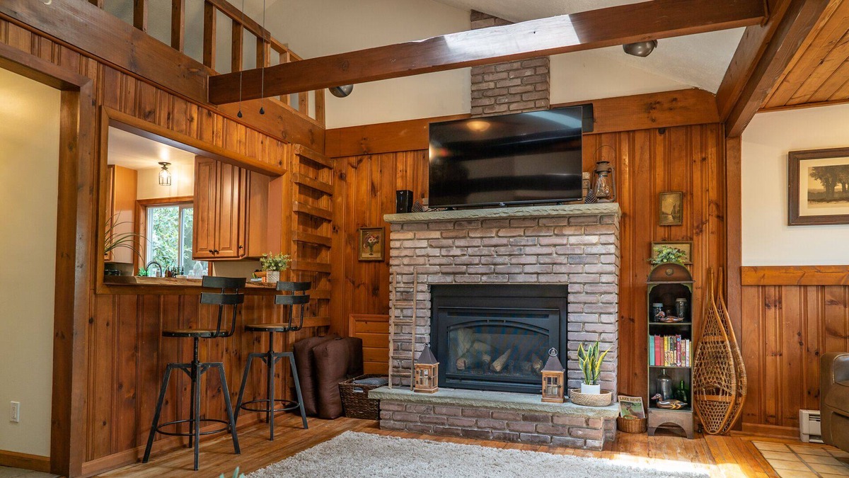 Lake Harmony Cottage | Lake view cottage between Big Boulder & Jack Frost. Linens included