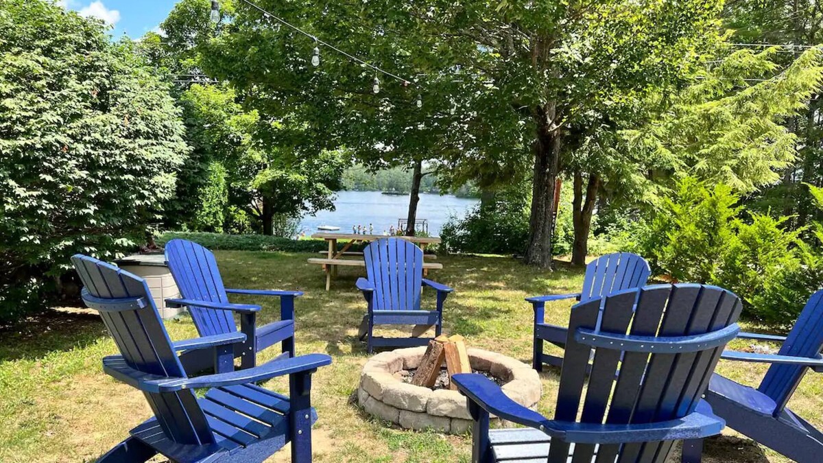 East Wakefield Cottage | Lake View Cottage w/ Fenced Yard