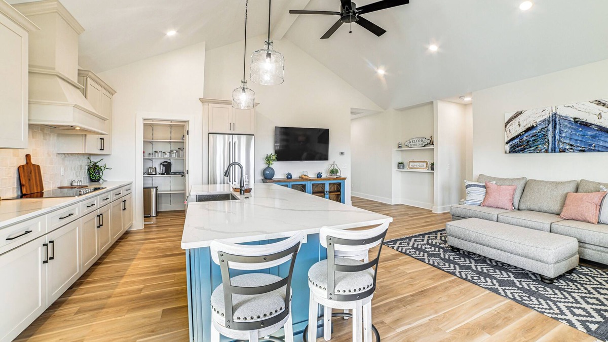 Grand Rivers House | Lake View + Deck: Group Getaway in Grand Rivers!