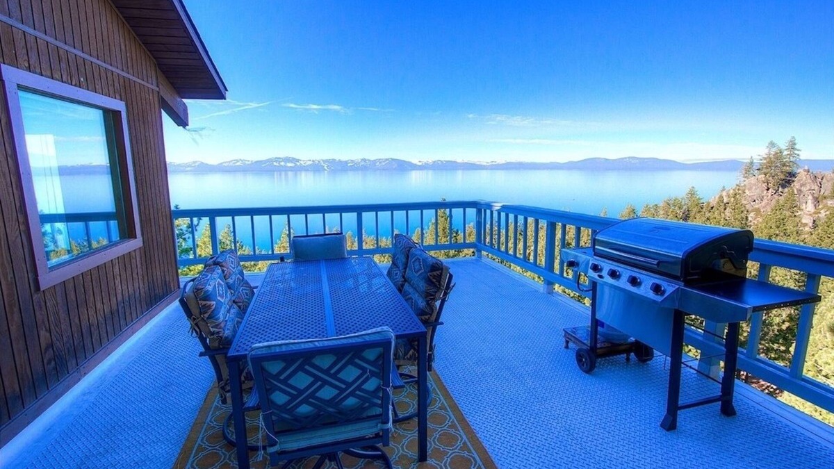 Glenbrook House | Lake View Glen 4 Bedroom Home by RedAwning