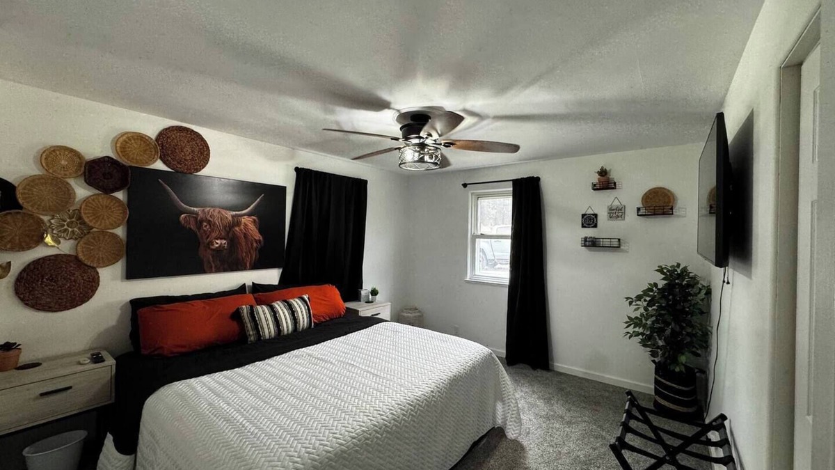 Manitowoc House | Lake View Home Away From Home