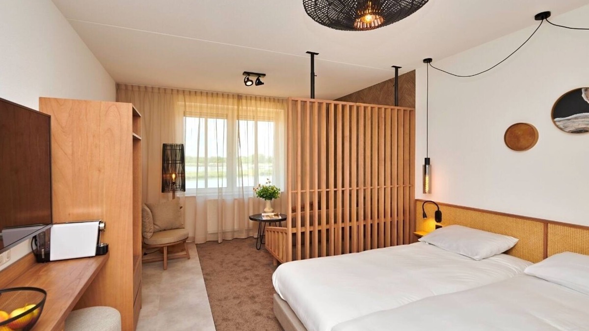 Thorn Hotel | Lake View Hotel Room 2p
