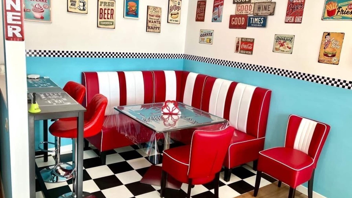 Viverone House | Lake view house furnished in "1950s" style!