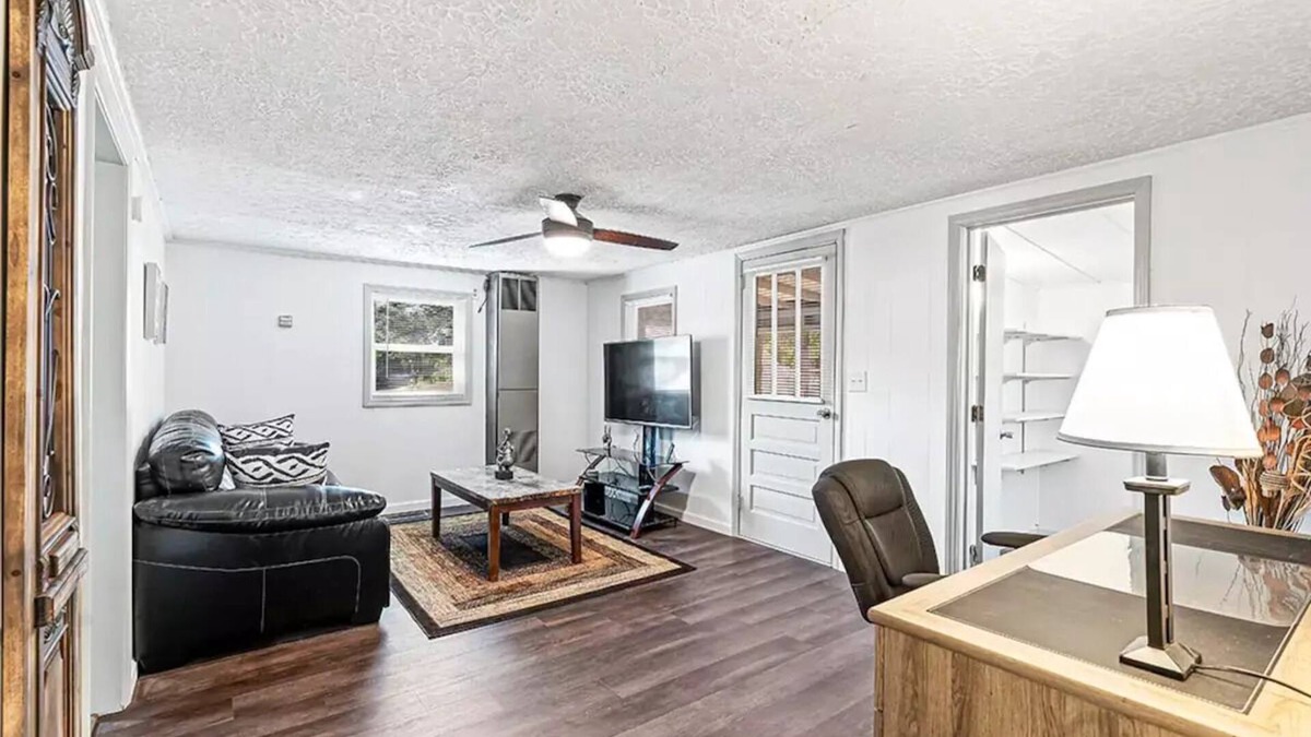 Waterloo Apartment | Lake View in Waterloonn