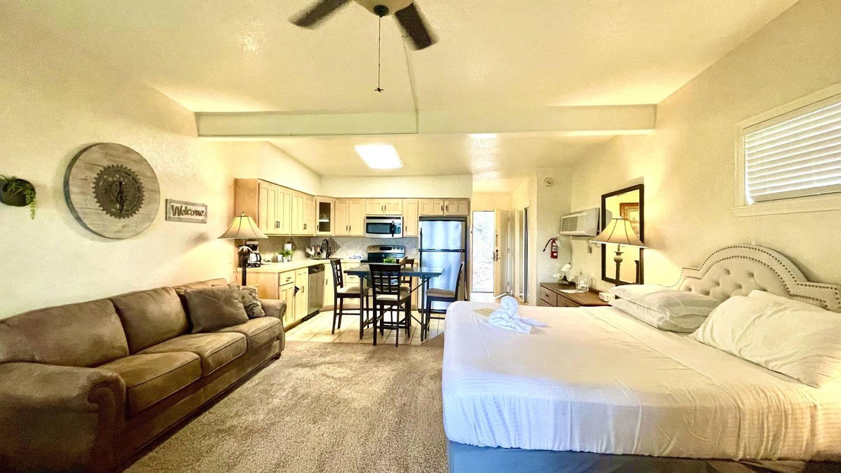 Mount Ida Apartment | Lake view King Studio with full kitchen, deck overlooking Lake Ouachita, king bed and queen sleeper sofa by RedAwning