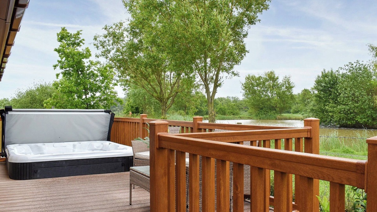 Crewe Cottage | Lake View Lodge - UK39031
