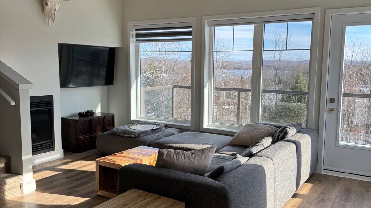 Huntsville Condo | Lake view lux condo beside Deerhurst/ski/golf/lake
