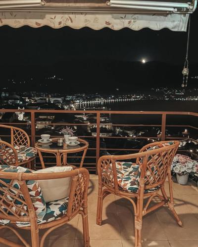 Varosh Apartment | Lake View, Old Town, Balcony, Family & Couples APT
