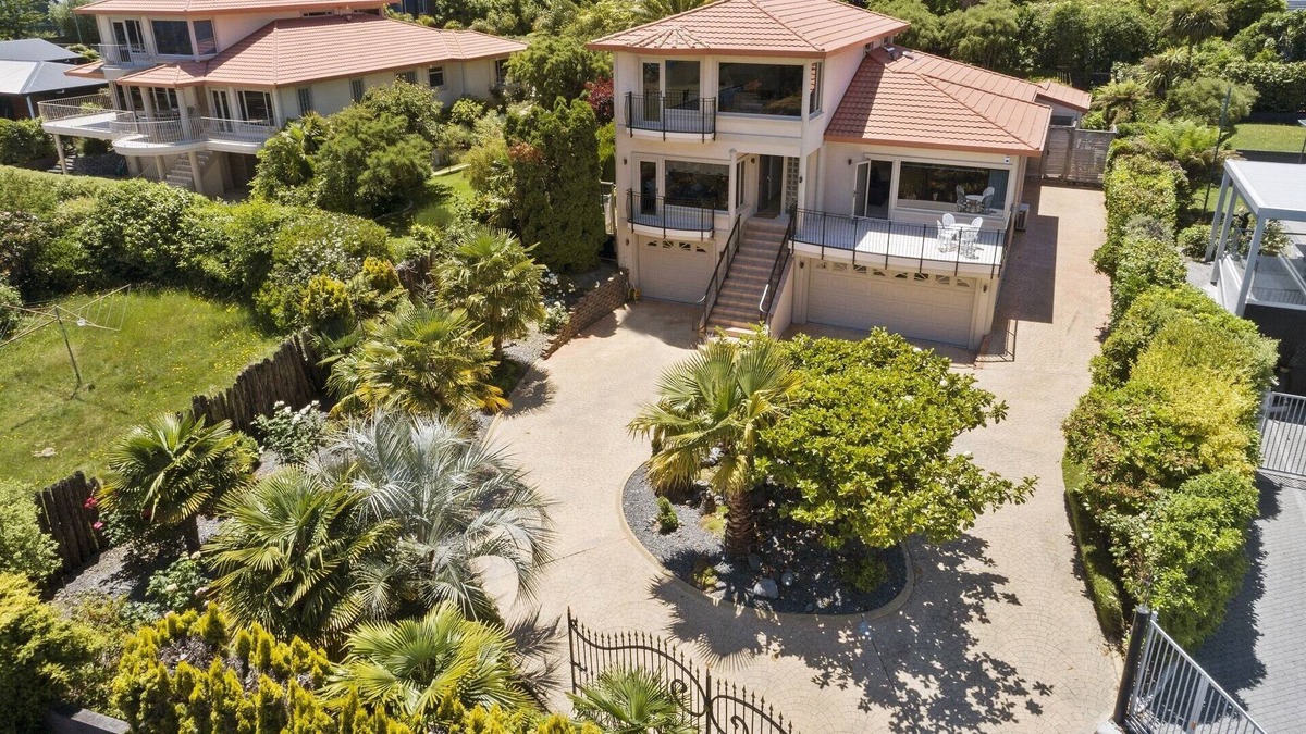 Hilltop House | Lake View, Plunge Pool, Close to town & Lake