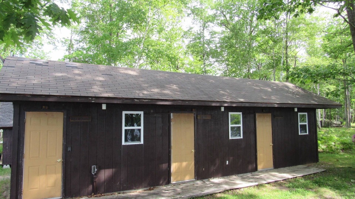 Lupton Cabin | Lake View Rooms