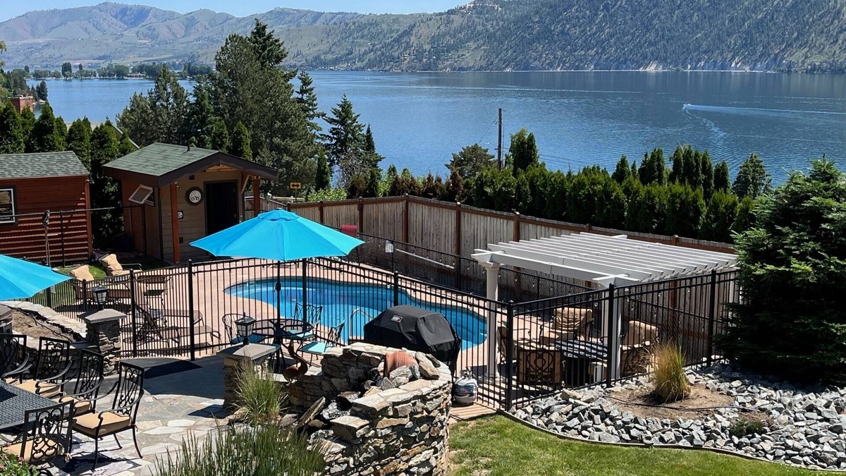 Willow Point House | Lake View Sleep 12 Pool Hot Tub Game House April 1 Pool Opening!