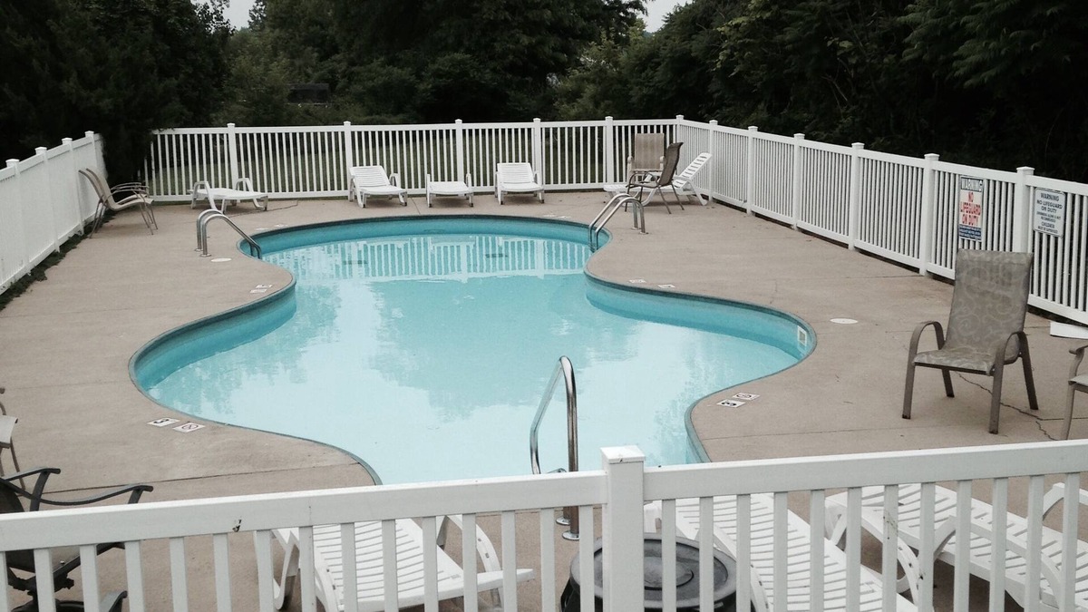 Marblehead Condo | Lake View! - Sleeps 13, Pool, Cedar Point, Islands, WiFi, Wow!