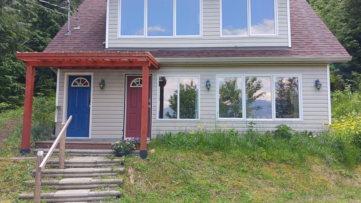 Balfour House | Lake View Suite, Forest Retreat, Lake Access Nearby