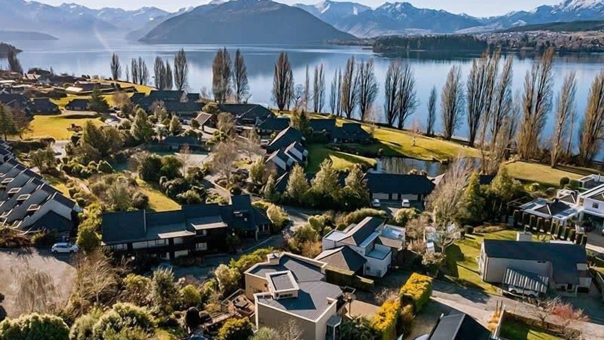 Wanaka House | Lake View Summary: Th
