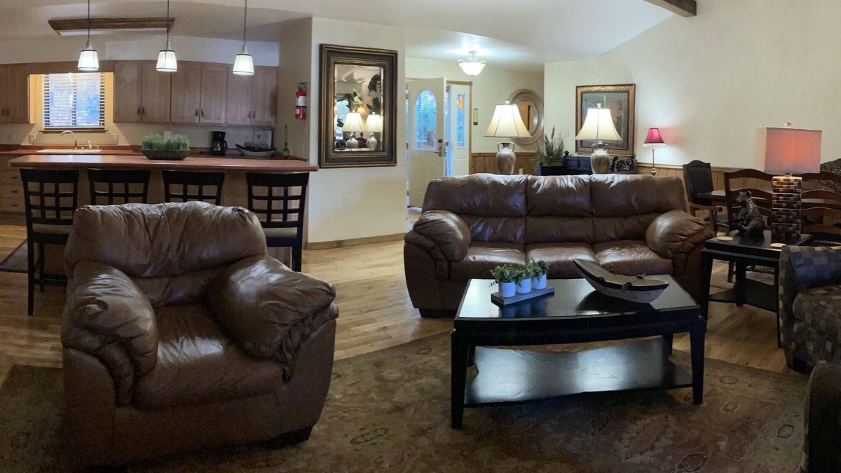 Mount Ida Cottage | Lake view three bedroom, three bath Harbor North luxury cottage with private hot tub overlooking Lake Ouachita. by RedAwning