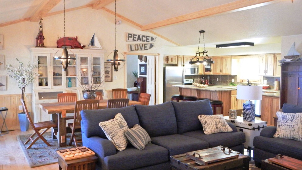 Mount Ida Cottage | Lake view three bedroom, three bath cottage with private hot tub overlooking Lake Ouachita. by RedAwning
