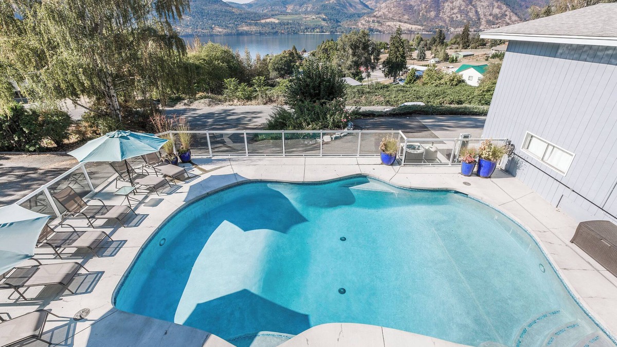 Manson House | Lake View, View Deck & Private Pool!
