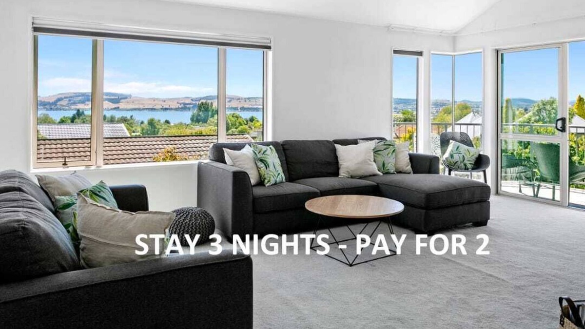 Richmond Heights House | Lake Views! 5min Drive to Town *No Service Fee*