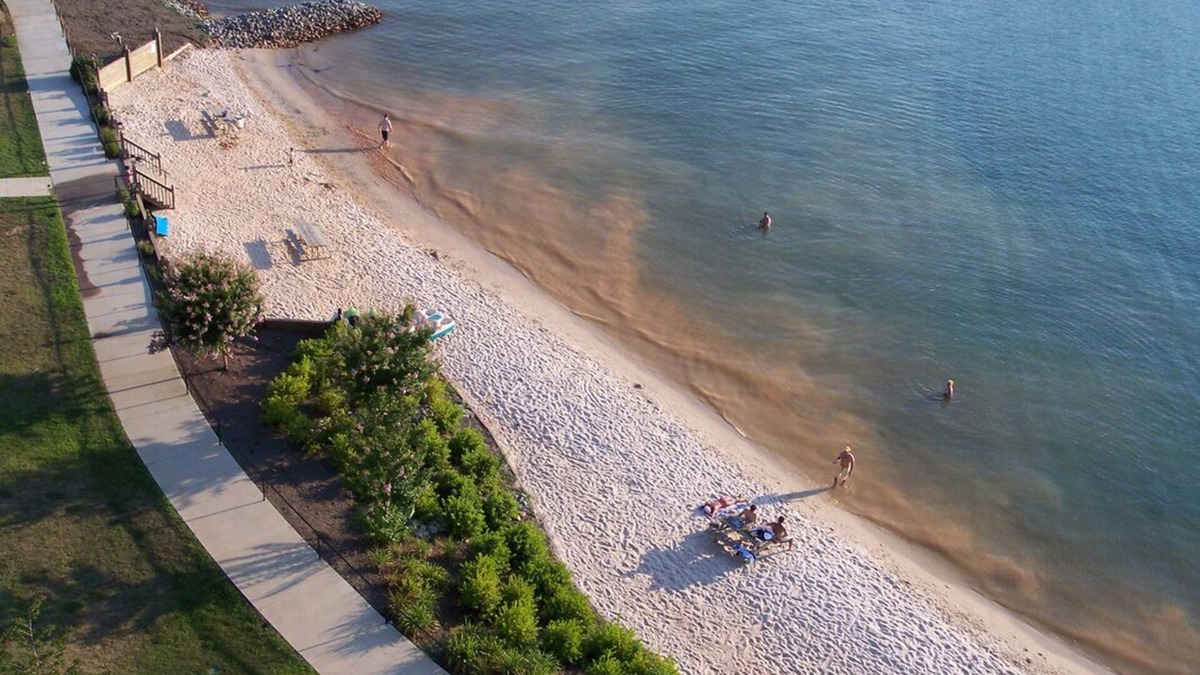 Huddleston Condo | Lake, views and amenities galore!