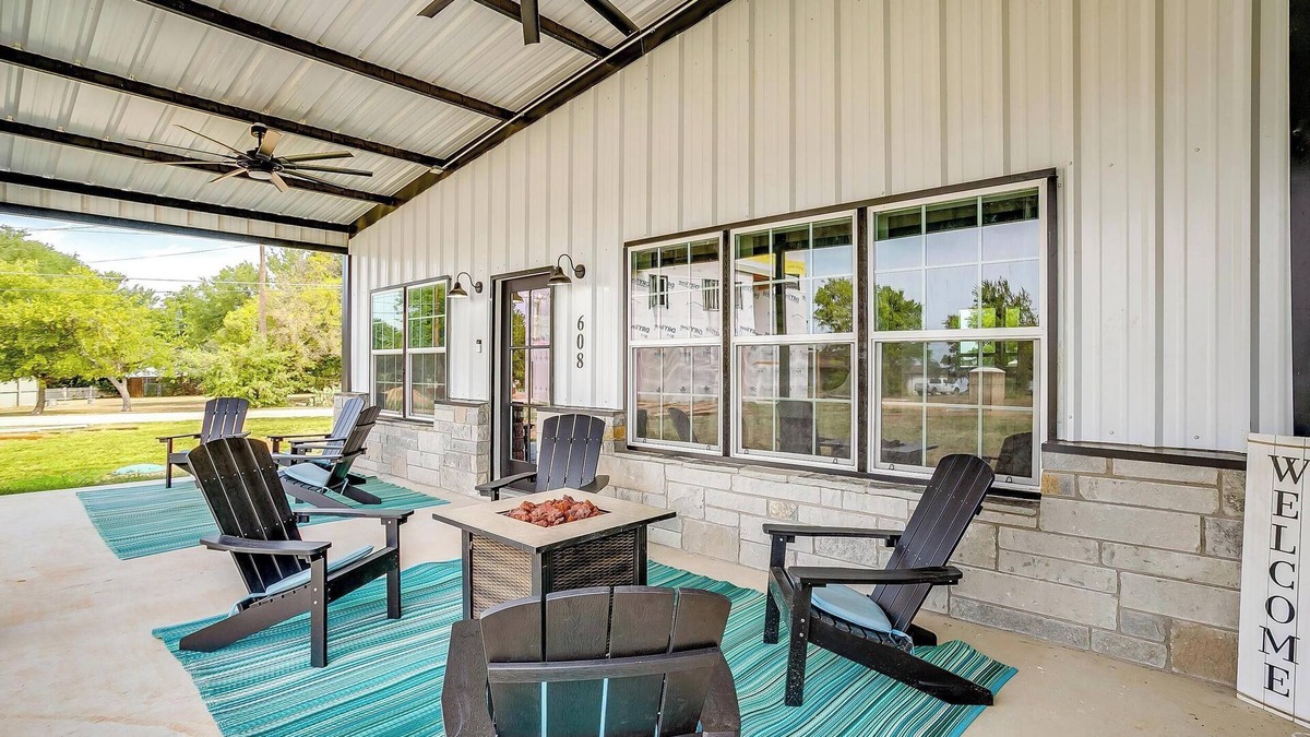 Bridgeport House | Lake Views Boat Friendly Chill Spot