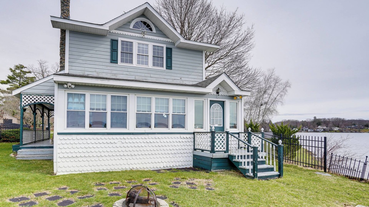 Pittsfield Cottage | Lake Views & Dock Access - Pittsfield Cottage!