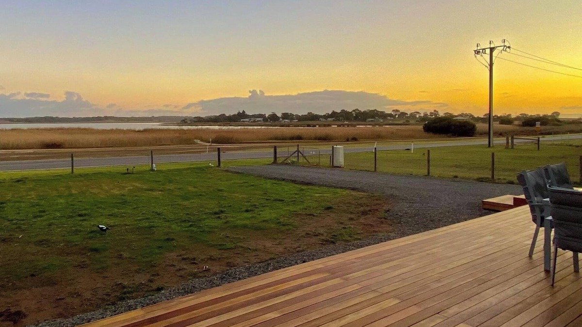 Alexandrina House | Lake views | Fire pit | PS4 | Netflix | Kids toys | Ducted A/C