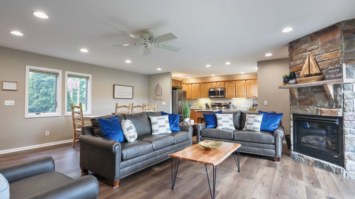 Thayerville Villa | Lake Views * Hot Tub * Fast Wi-Fi * Renovated