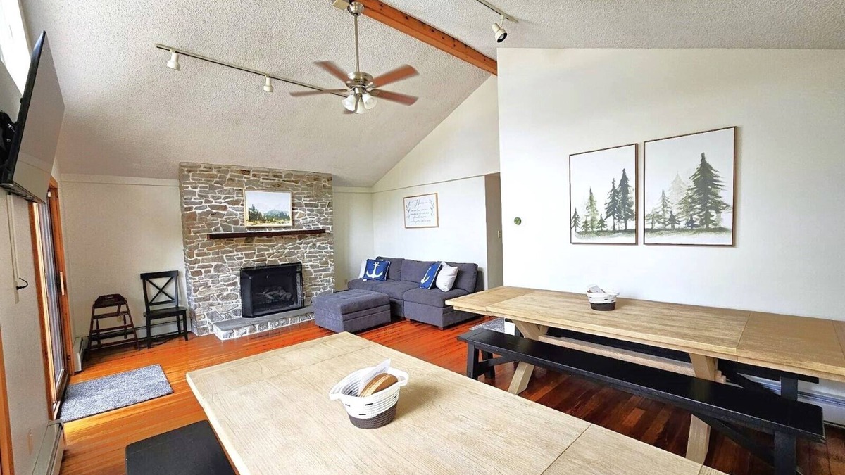 Lake Harmony Ski Chalet | Lake views*Huge Deck*HotTub*Games*12ppl
