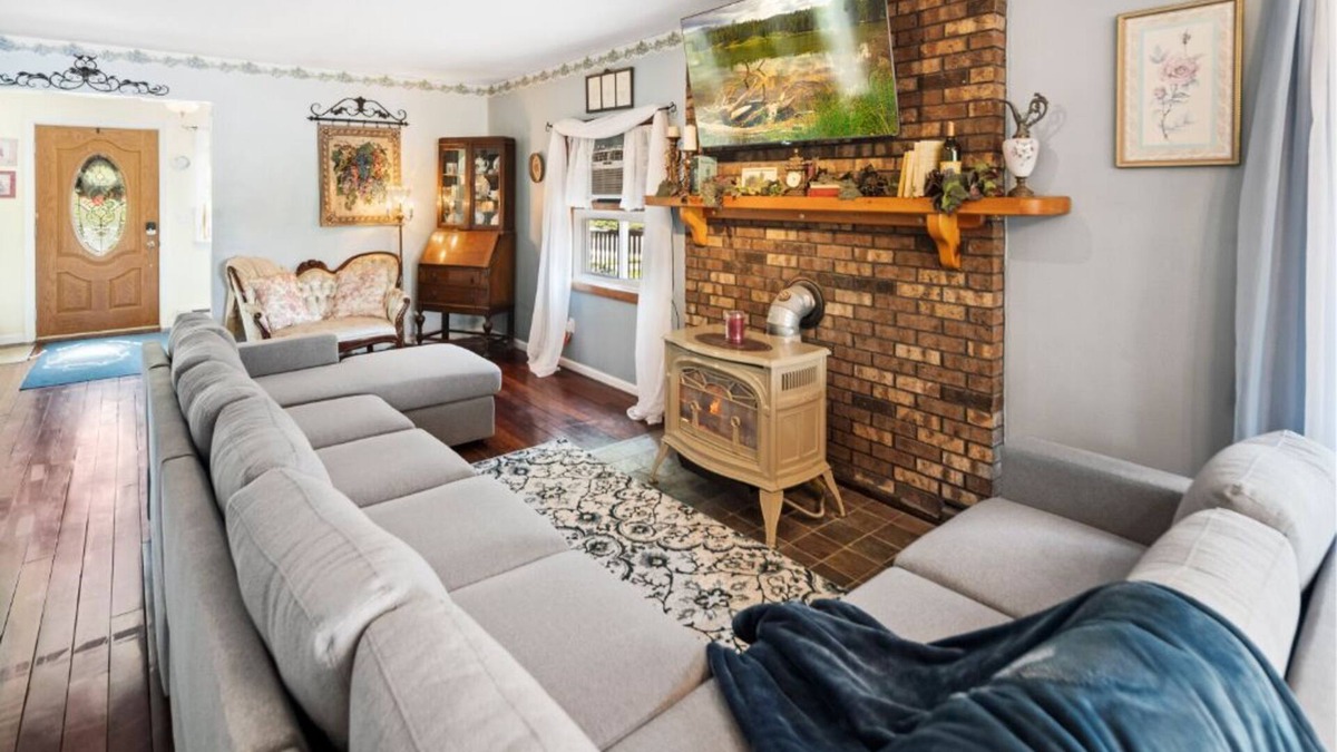 Watkins Glen House | ★Lake Views★ King Beds | Coffee Bar | Mins to All