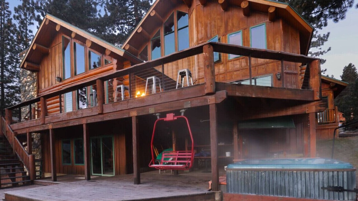 Wolfe Estates Apartment | Lake Views King Cabin w Hot Tub | Trails | Sleds