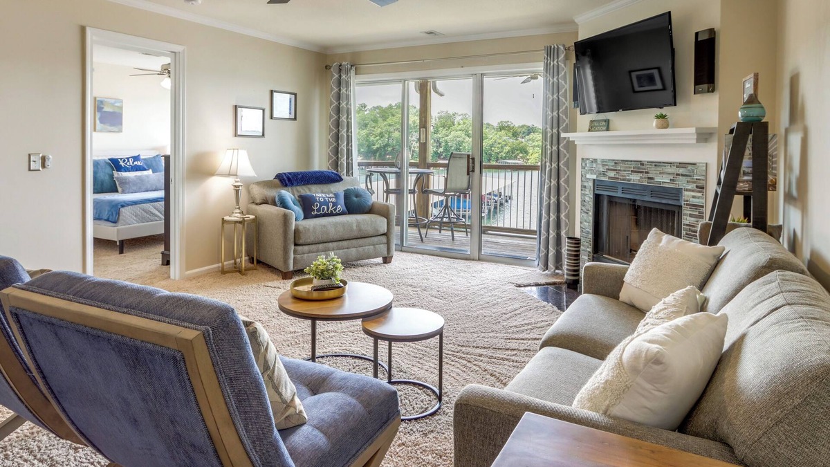Osage Beach Condo | Lake Views + Pool Access: Condo in Osage Beach!