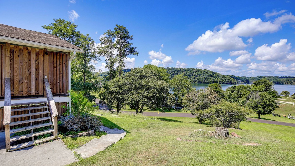 Ingles House | Lake Views & Private Dock: Radford Retreat!