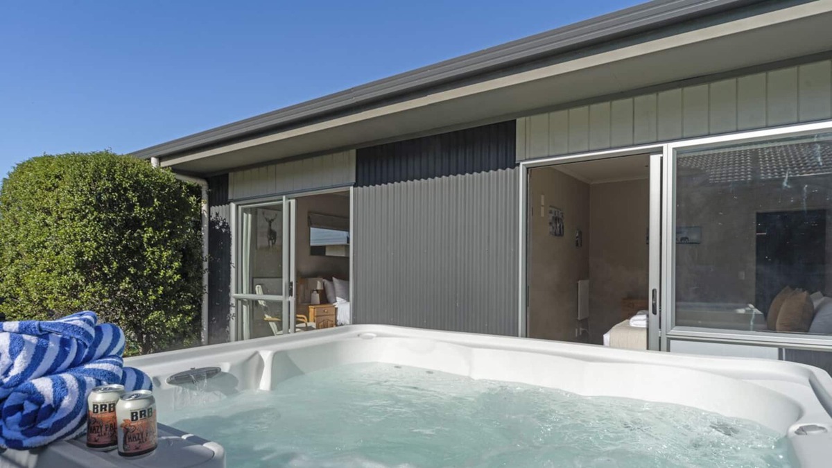 Nukuhau House | Lake Views, Spa Pool, Private Yard & Sun Deck, Close to Town