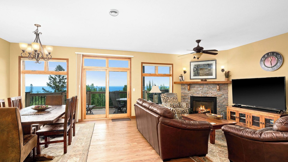 Lutsen House | Lake views throughout. Next to golf, hiking/biking trails and winery.