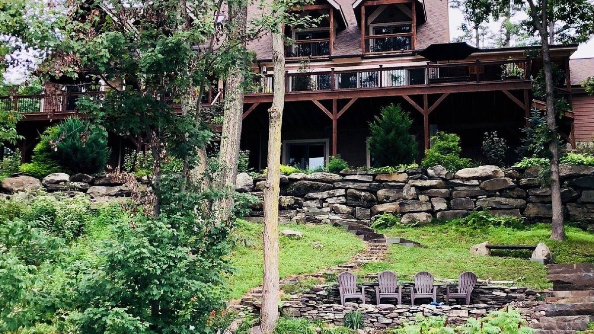 Greentown House | Lake Wallenpaupack Lakefront Home With 4 master bedrooms facing lake
