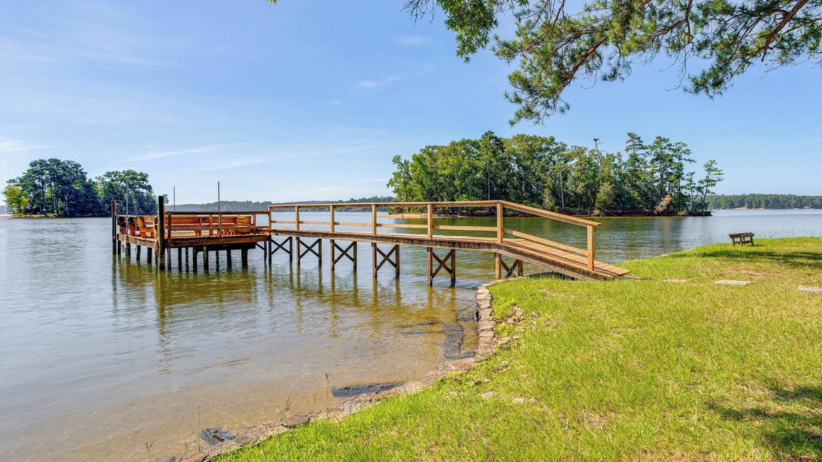 Camden Cottage | Lake Wateree Retreat: Dock & Screened Porch!